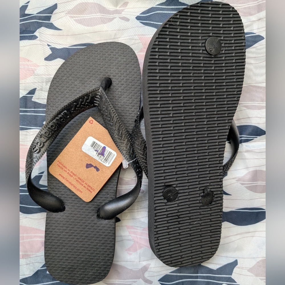 Havaianas Flip Flops Bundle - Farm Rio Green/Pink, Classic Black, Slim Gold - Picture 2 of 4